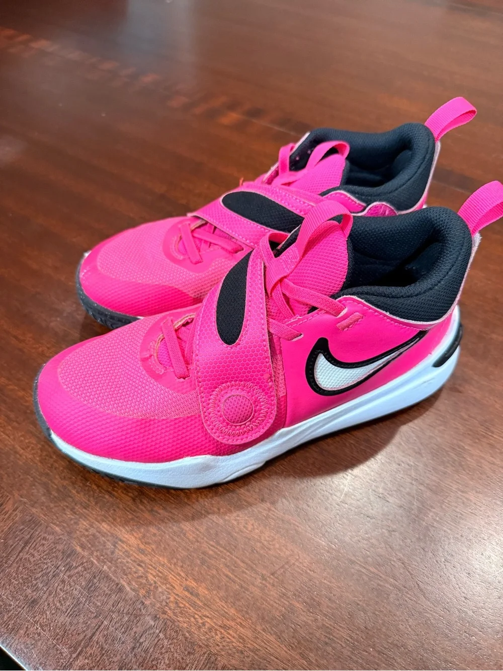 Nike team hustle basketball shoes
